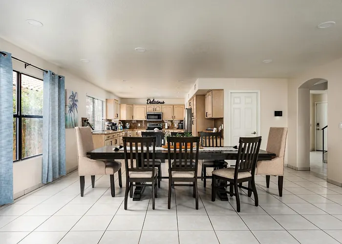 Holiday home Reel Fun Centrally Located W Movie Pool Hot Tub *