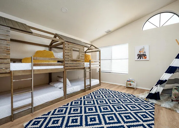 Holiday home Reel Fun Centrally Located W Movie Pool Hot Tub *