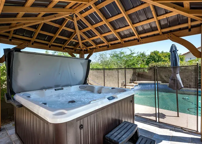 Holiday home Reel Fun Centrally Located W Movie Pool Hot Tub *