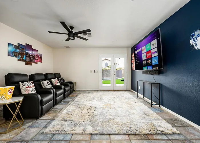 Holiday home Reel Fun Centrally Located W Movie Pool Hot Tub *
