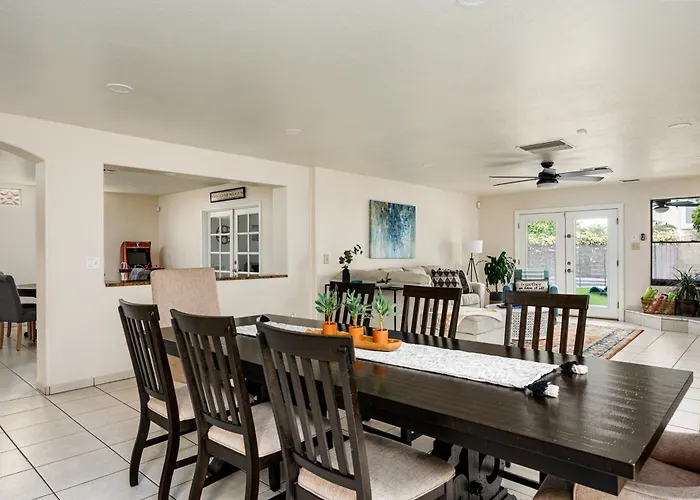 Reel Fun Centrally Located W Movie Pool Hot Tub Holiday home Phoenix