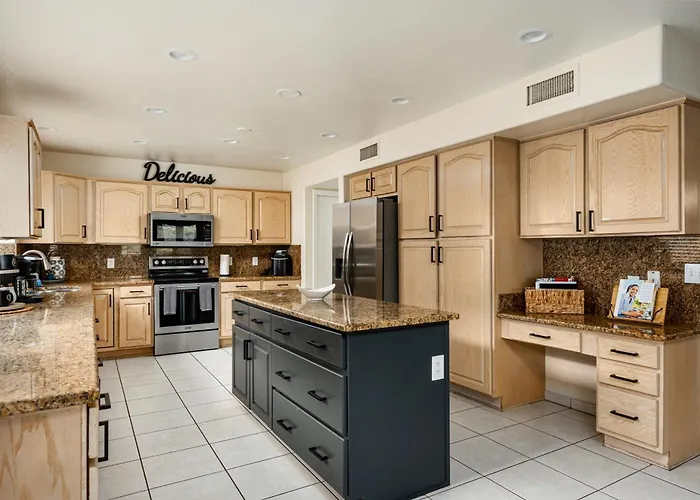 Holiday home Reel Fun Centrally Located W Movie Pool Hot Tub Phoenix