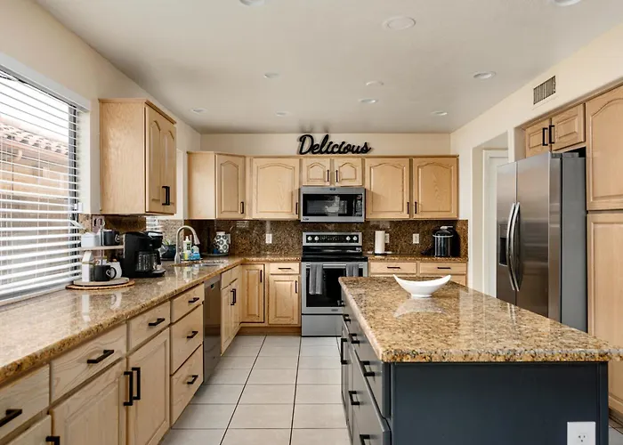 Reel Fun Centrally Located W Movie Pool Hot Tub *