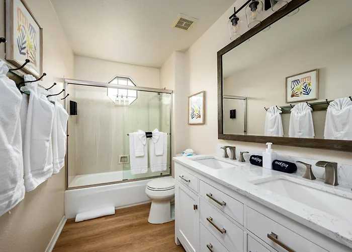Holiday home Reel Fun Centrally Located W Movie Pool Hot Tub Phoenix