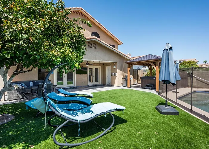 Holiday home Reel Fun Centrally Located W Movie Pool Hot Tub Phoenix