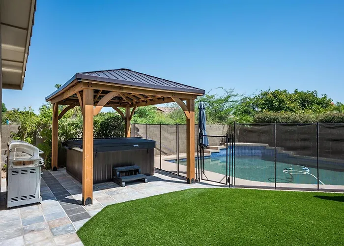 Reel Fun Centrally Located W Movie Pool Hot Tub Phoenix