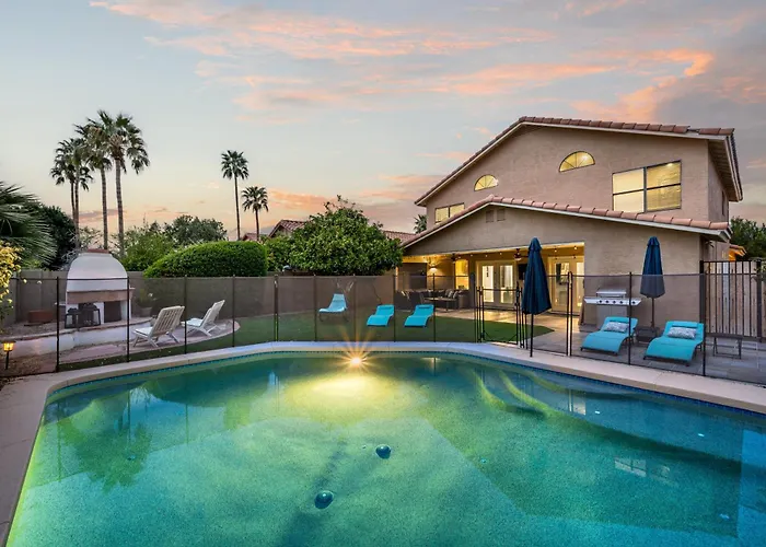 Reel Fun Centrally Located W Movie Pool Hot Tub Phoenix
