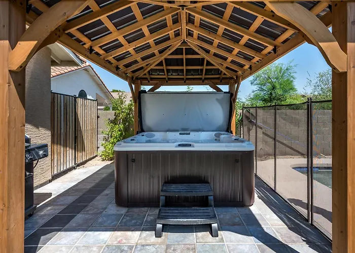 Reel Fun Centrally Located W Movie Pool Hot Tub *