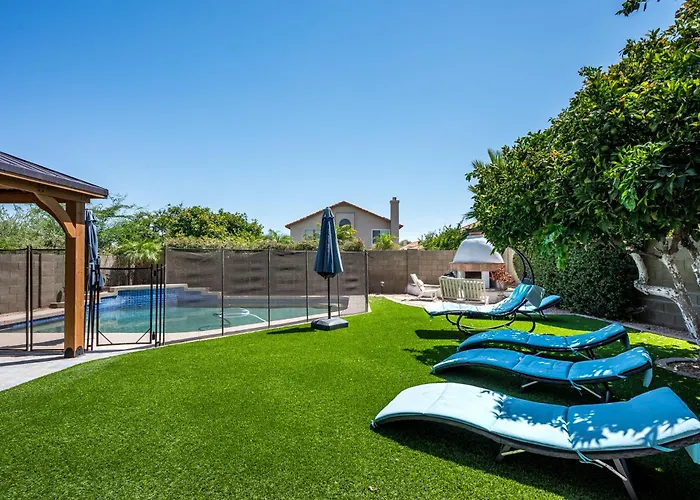 Reel Fun Centrally Located W Movie Pool Hot Tub Holiday home *
